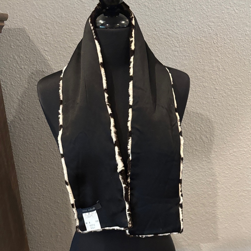 Miss Ashida 100% silk-Lined Rabbit Fur Scarf - Picture 4 of 7
